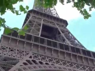 Eiffel tower äärimmäisissä julkinen xxx klipsi kolmikko sisään pariisi ranska